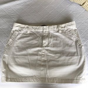 GAP straight fit chino skirt. White.